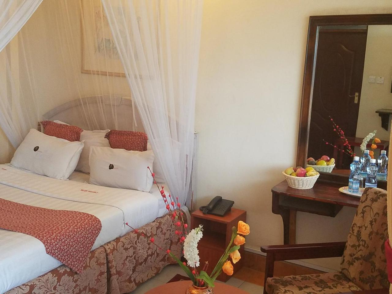 Chester Hotel Накуру Екстер'єр фото